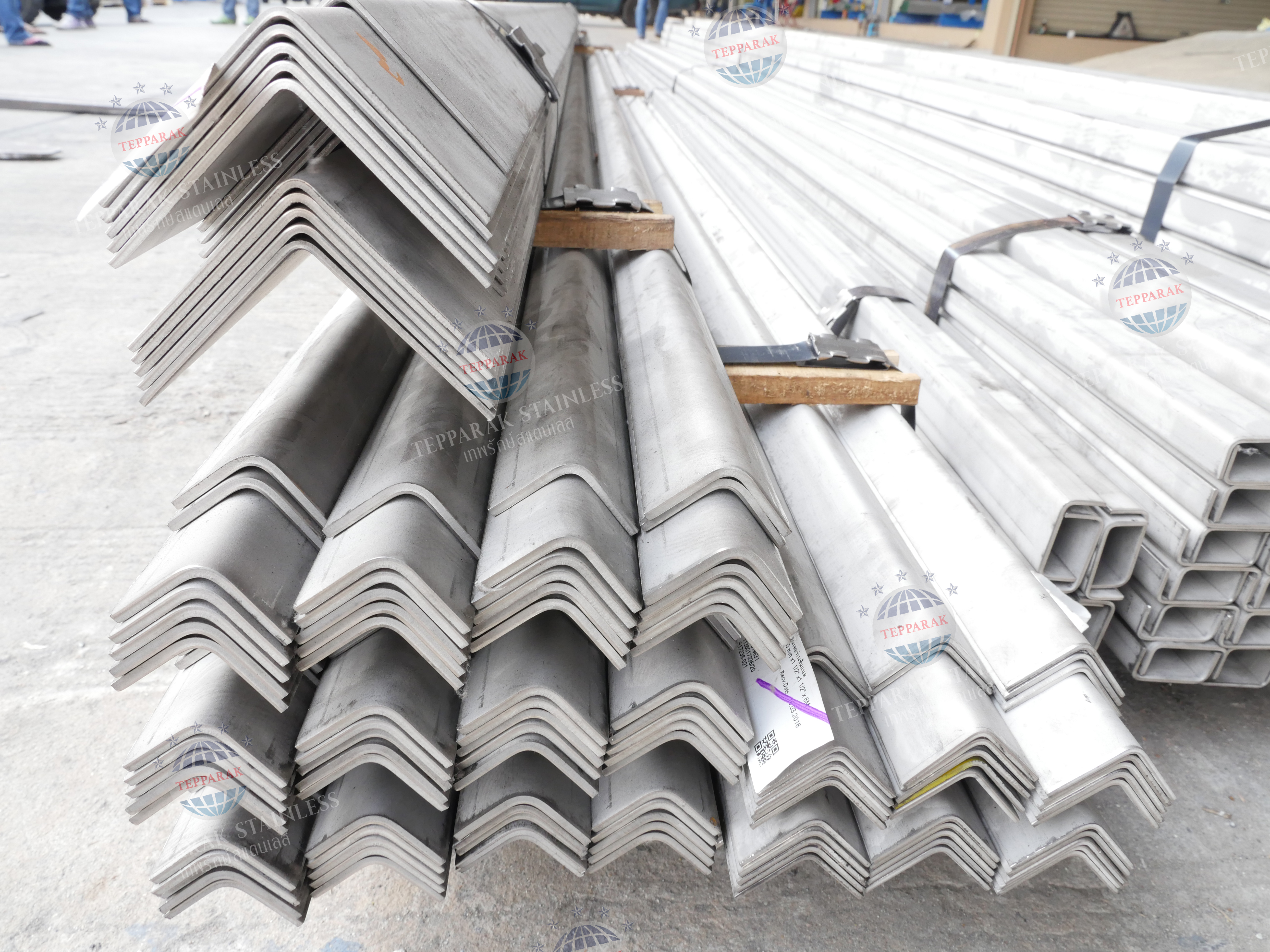 ฉากสแตนเลส ฉากรีดสแตนเลส Stainless Steel Angle Bar